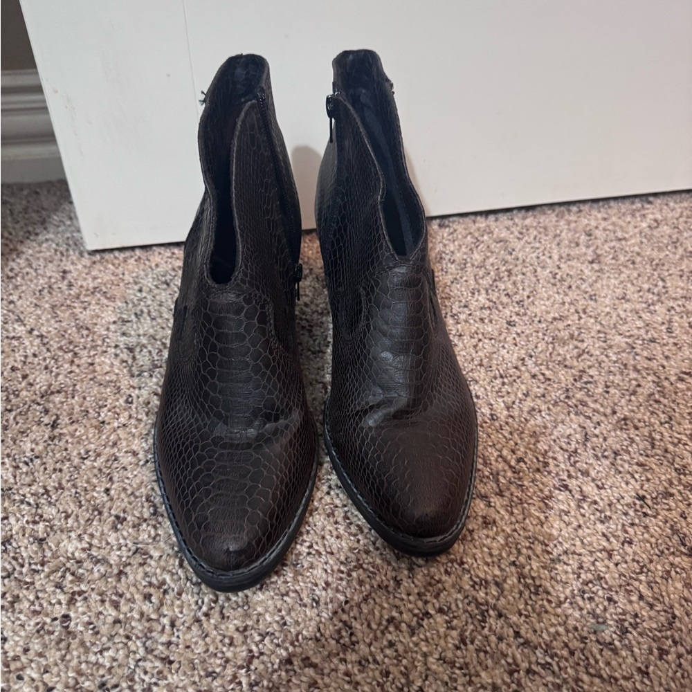 Elegant Black Textured Ankle Boots
